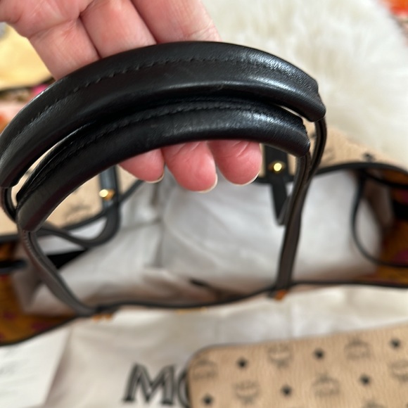 MCM full inclusion large tote with pouch - Picture 6 of 12